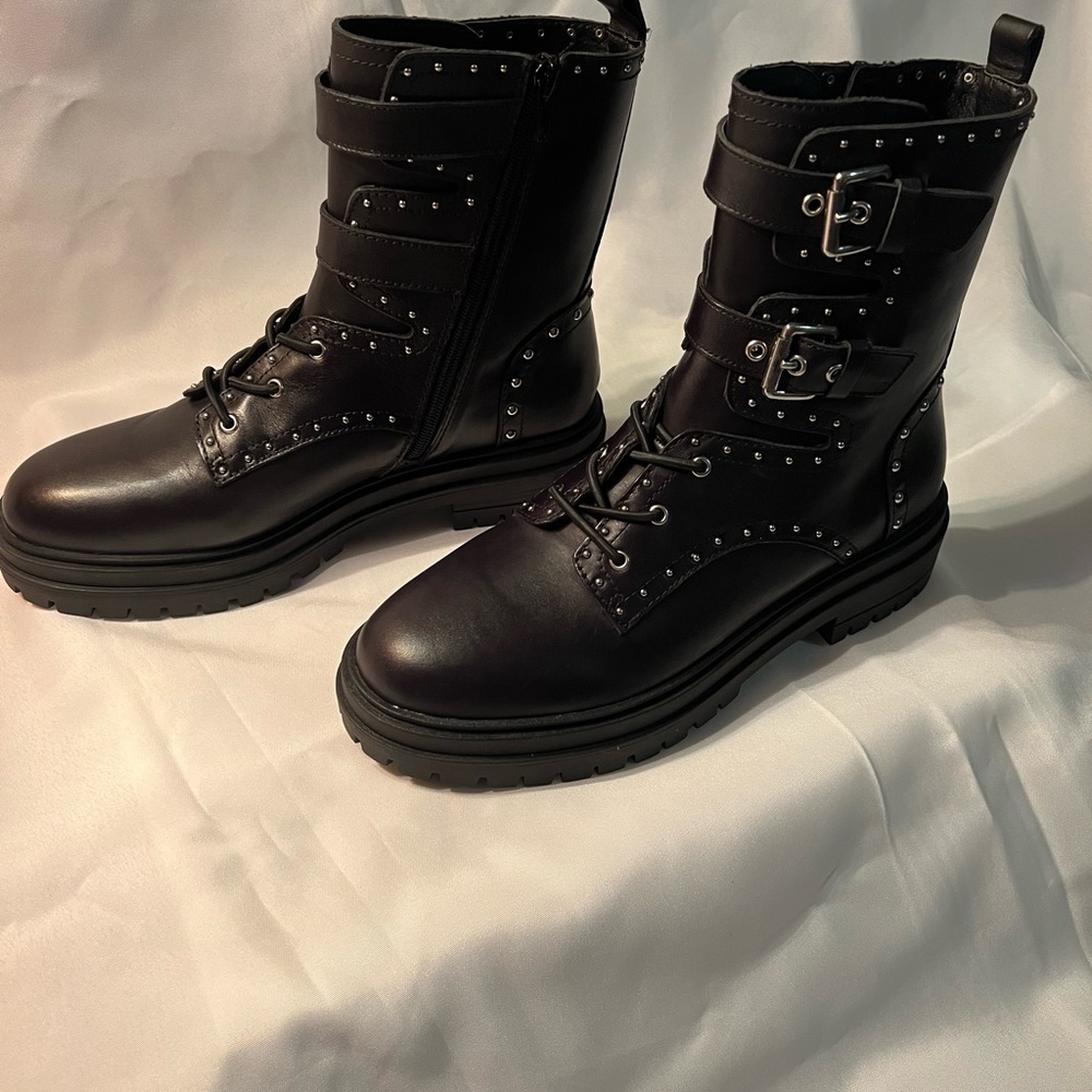 Chelsea& violet boots